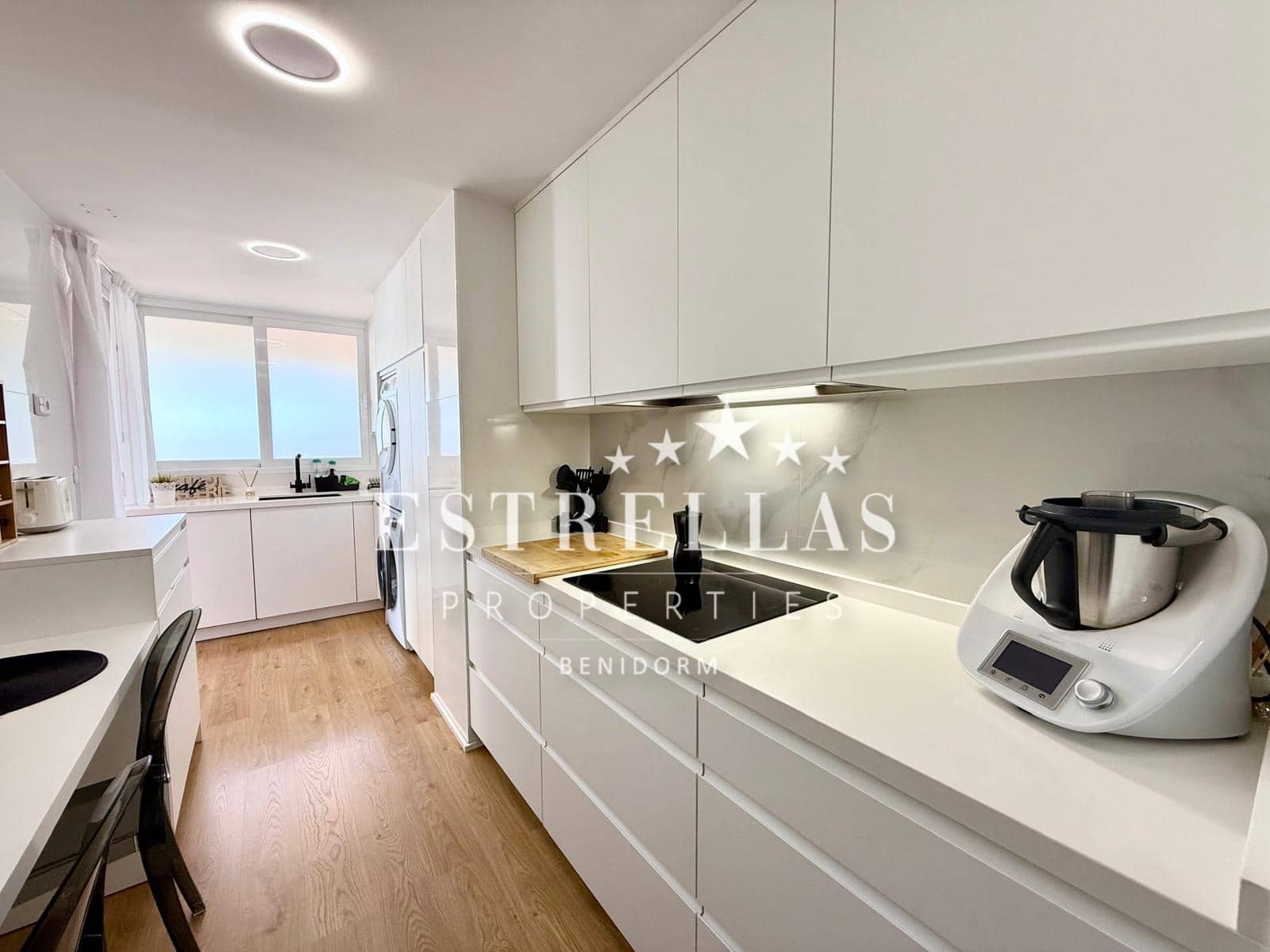 3 makuuhuone Huoneisto myytävänä paikassa La Villajoyosa / Vila Joiosa mukana uima-altaan 
autotalli - 350 000 € (Ref: 9823896)