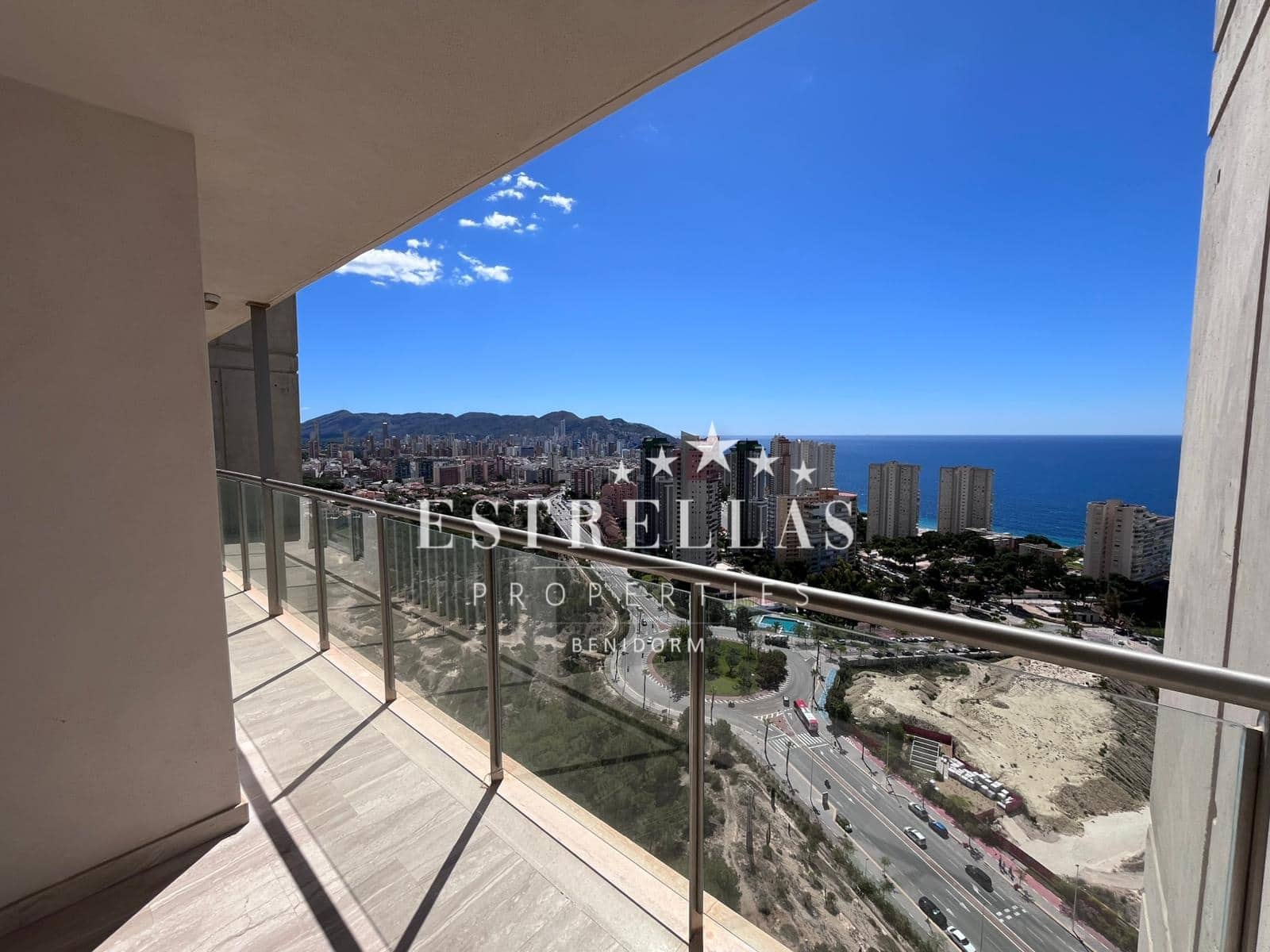 2 bedroom Apartment for sale in Benidorm with pool garage - € 310,000 (Ref: 9841560)