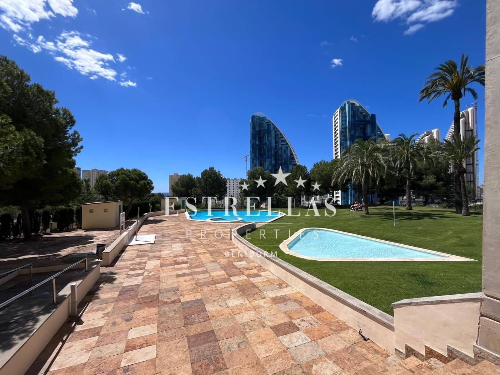 2 bedroom Apartment for sale in Benidorm with pool garage - € 310,000 (Ref: 9841560)