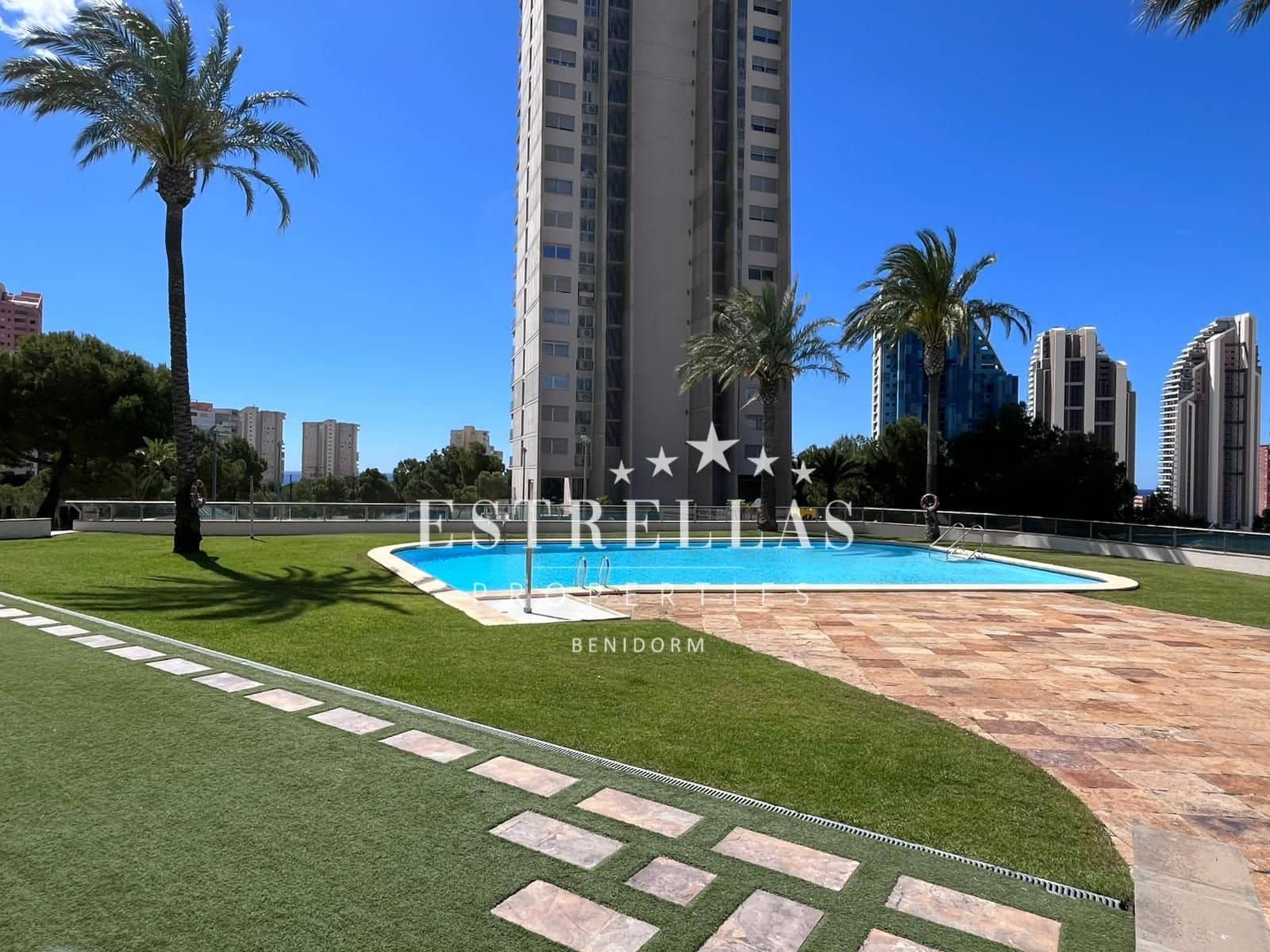 2 bedroom Apartment for sale in Benidorm with pool garage - € 310,000 (Ref: 9841560)