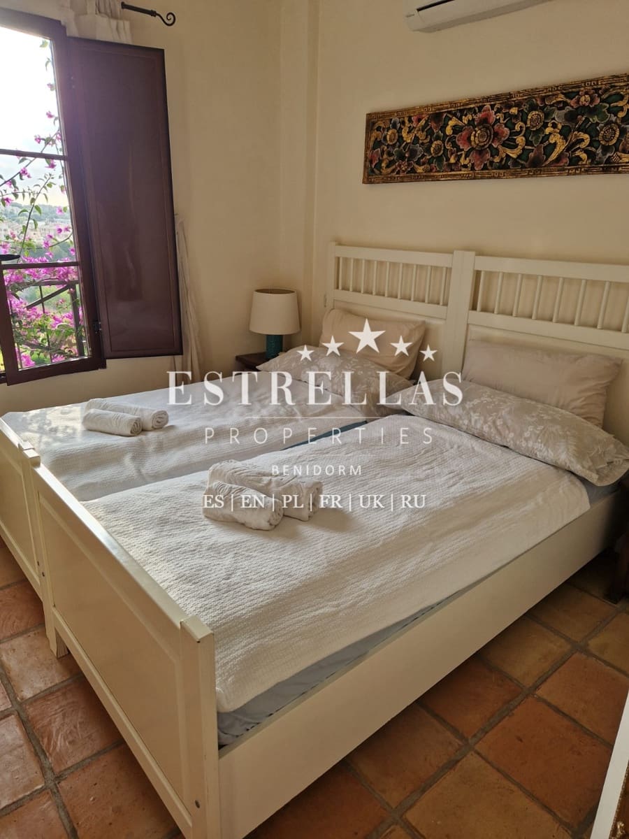 Adosado de 2 habitaciones en Finestrat en venta con piscina - 335.000 € (Ref: 9853037)