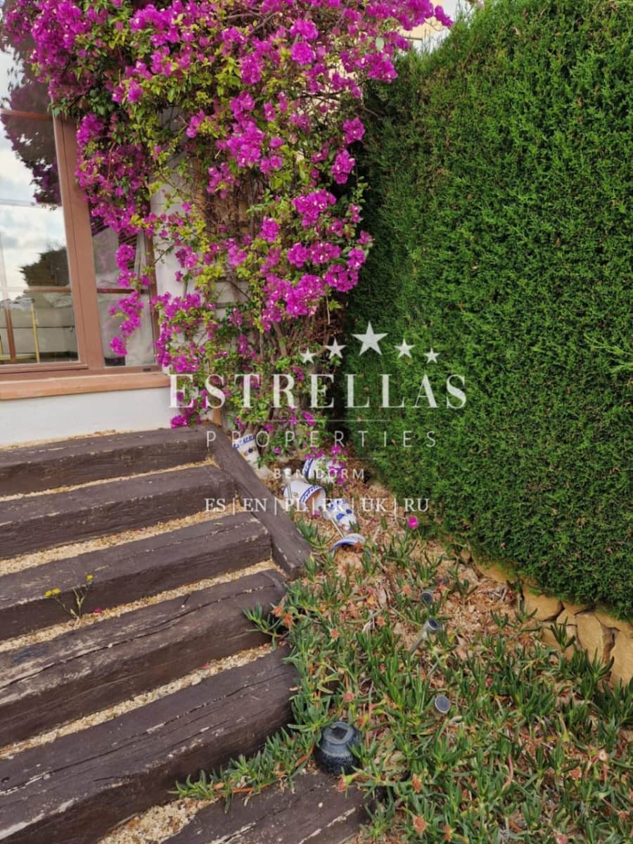 Adosado de 2 habitaciones en Finestrat en venta con piscina - 335.000 € (Ref: 9853037)