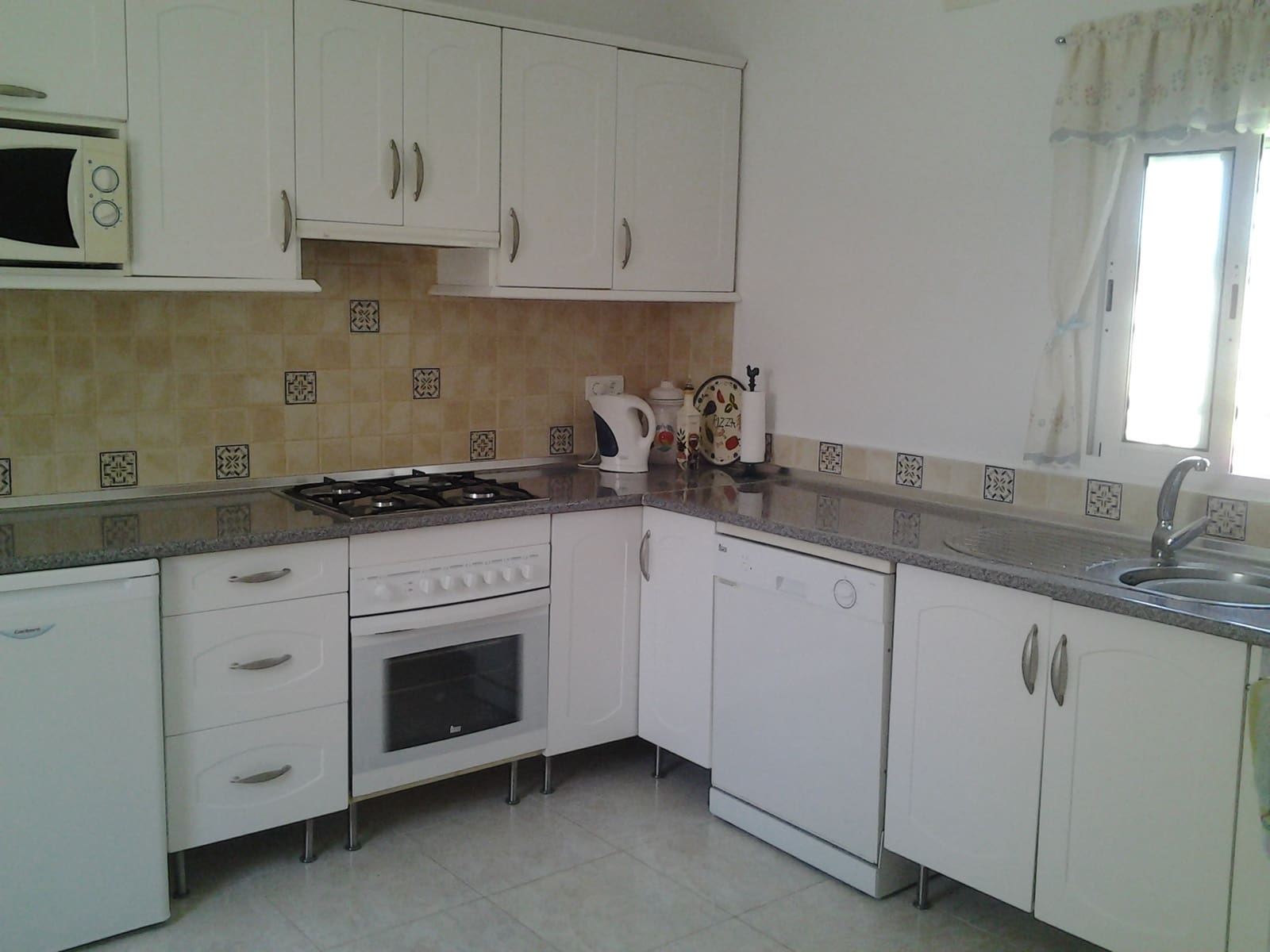 3 soveværelse Bungalow til salg i Isla Redonda med swimmingpool garage - € 129.500 (Ref: 7655037)