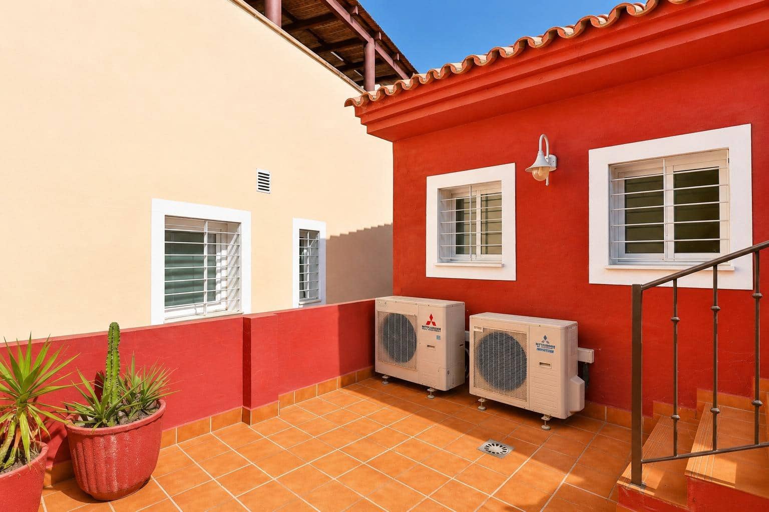 5 bedroom Villa for sale in Malaga city with pool garage - € 1,300,000 (Ref: 10089741)
