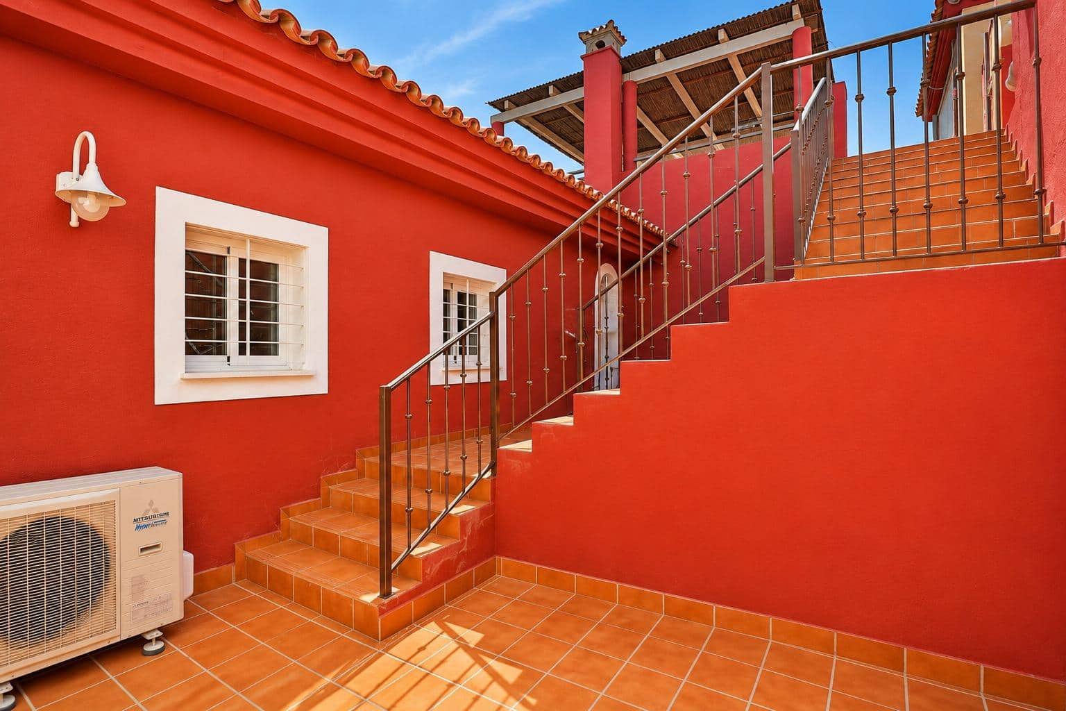 5 bedroom Villa for sale in Malaga city with pool garage - € 1,300,000 (Ref: 10089741)