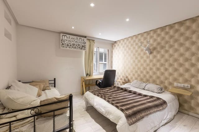 4 slaapkamer Flat te koop in Granada stad - € 319.900 (Ref: 9788396)