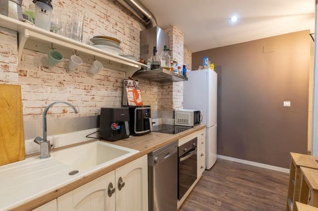 4 slaapkamer Flat te koop in Granada stad - € 319.900 (Ref: 9788396)