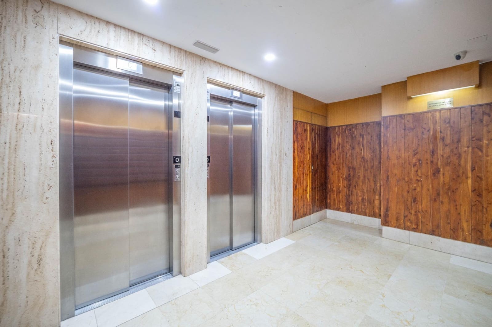 5 sypialnia Mieszkanie na sprzedaż w Miasto Grenada z basenem garażem - 450 000 € (Ref: 9794631)