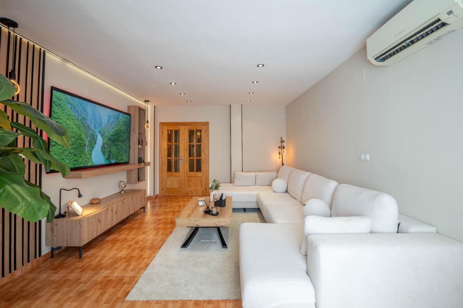 3 sypialnia Mieszkanie na sprzedaż w Ambroz z garażem - 189 900 € (Ref: 9797086)