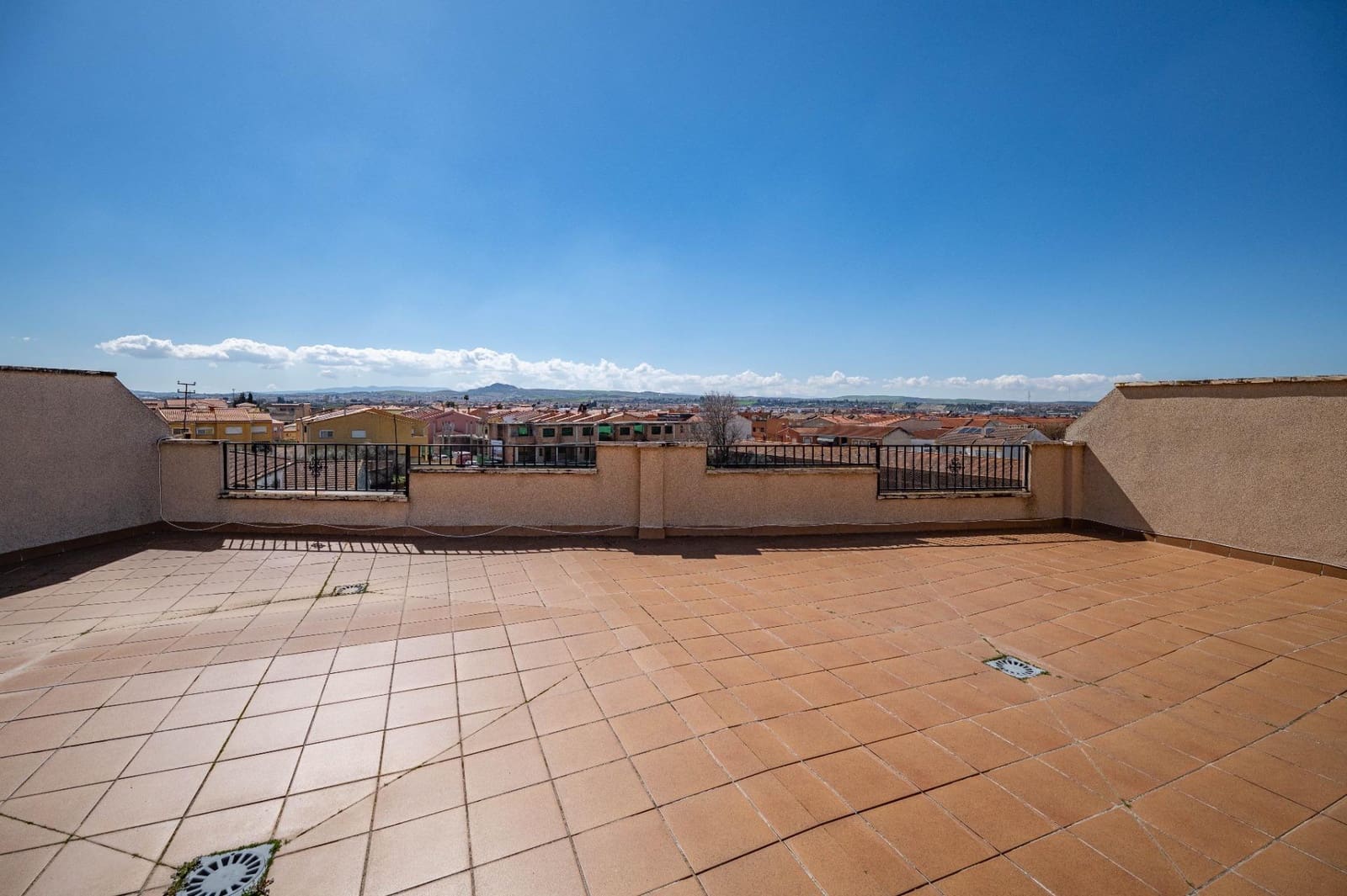 3 sypialnia Mieszkanie na sprzedaż w Ambroz z garażem - 189 900 € (Ref: 9797086)