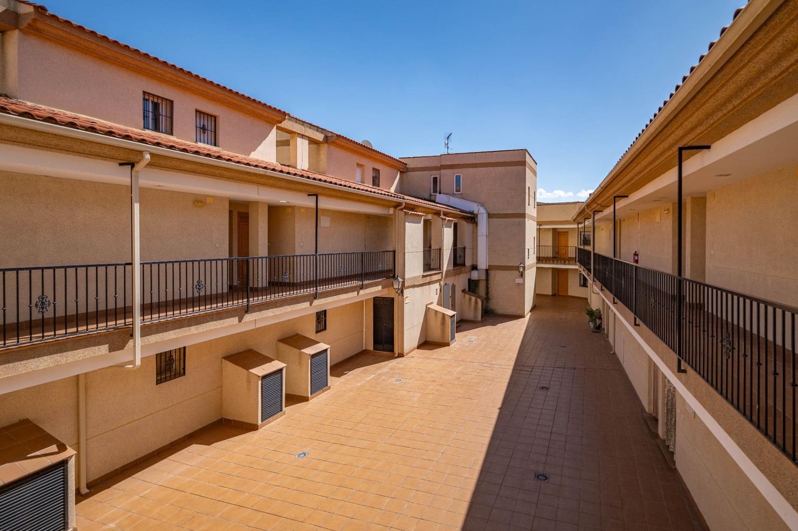 3 sypialnia Mieszkanie na sprzedaż w Ambroz z garażem - 189 900 € (Ref: 9797086)