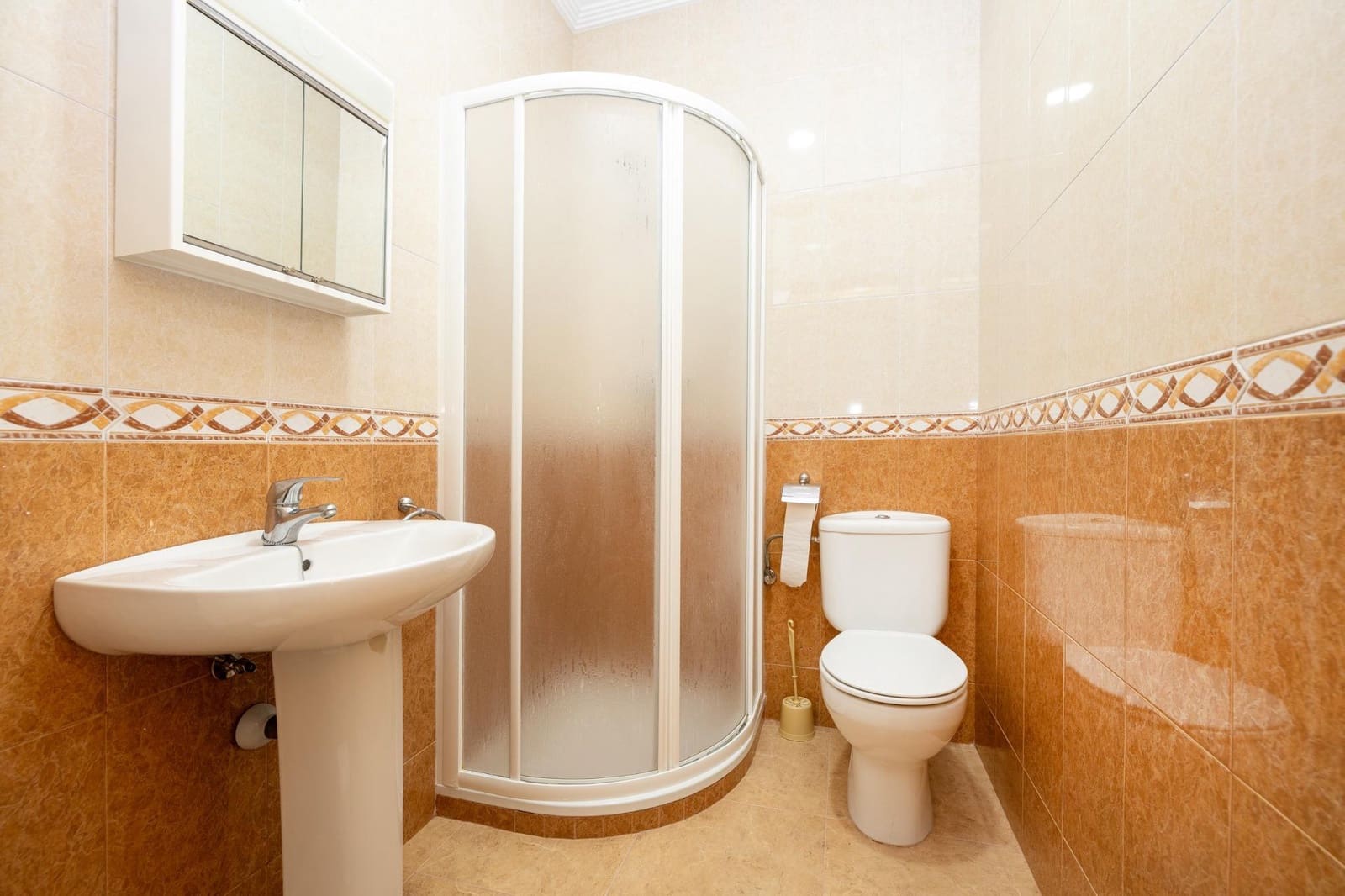 7 makuuhuone Hotelli myytävänä paikassa Alamedilla - 310 000 € (Ref: 9812384)