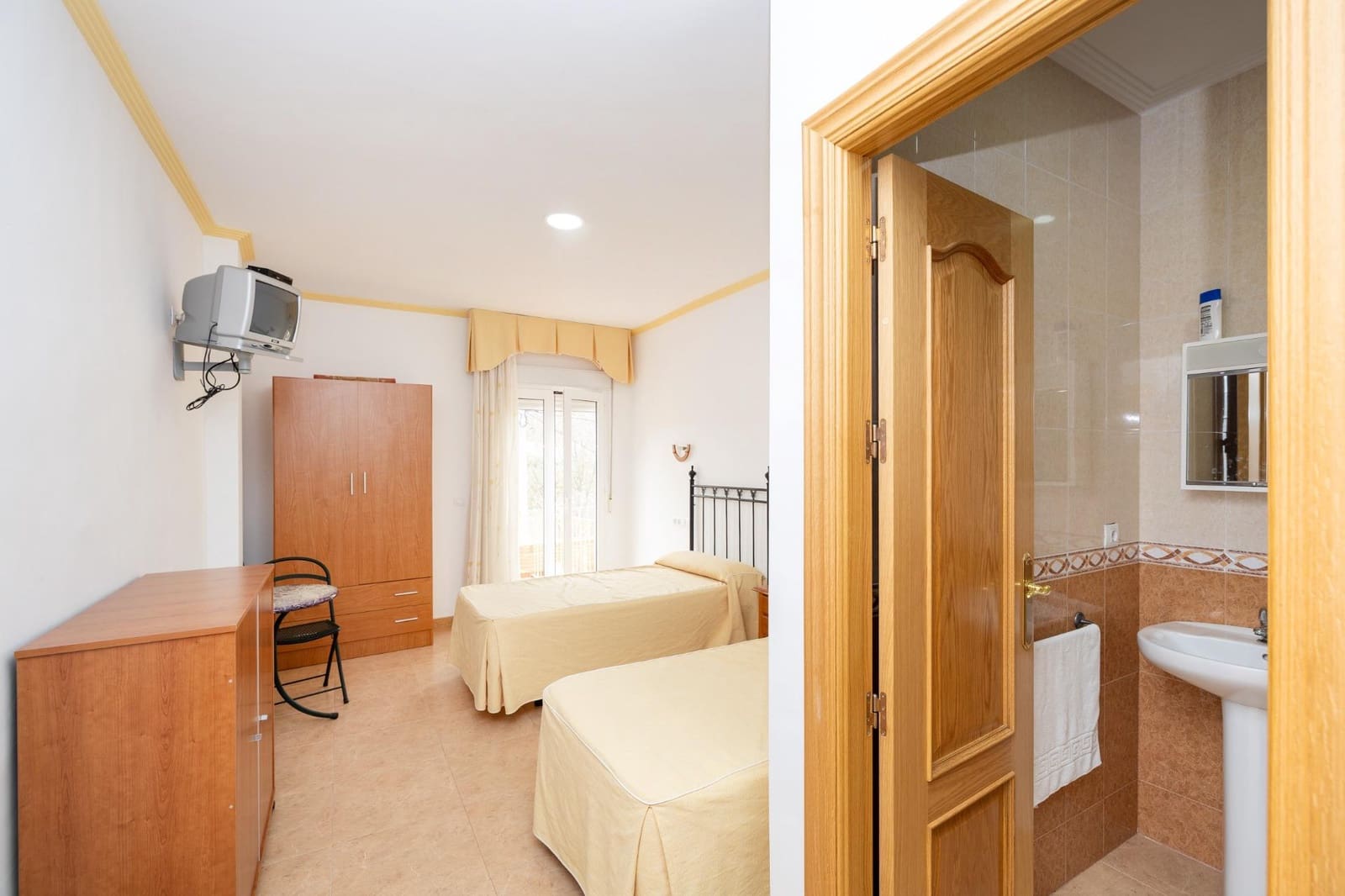 7 makuuhuone Hotelli myytävänä paikassa Alamedilla - 310 000 € (Ref: 9812384)