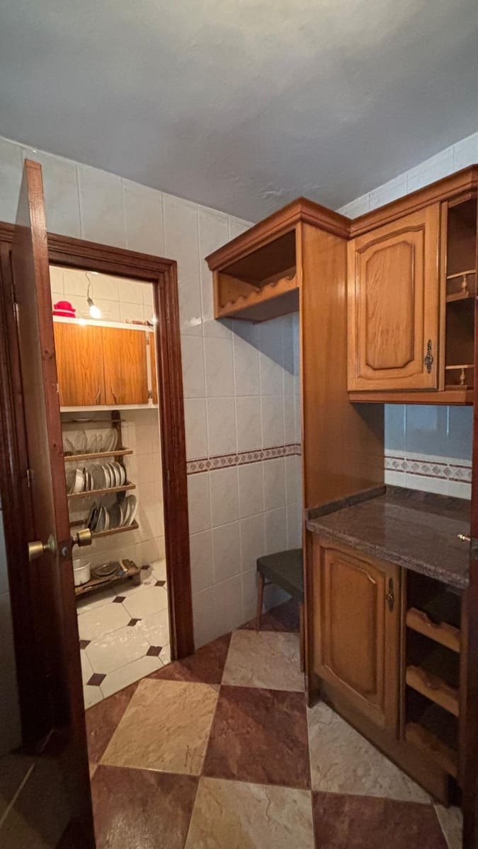 8 bedroom Townhouse for sale in Padul - € 185,000 (Ref: 9815846)