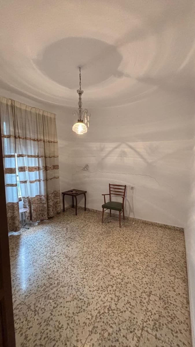 8 bedroom Townhouse for sale in Padul - € 185,000 (Ref: 9815846)