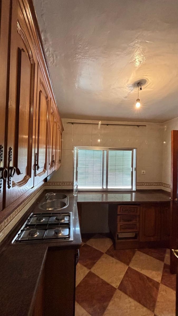 8 bedroom Townhouse for sale in Padul - € 185,000 (Ref: 9815846)