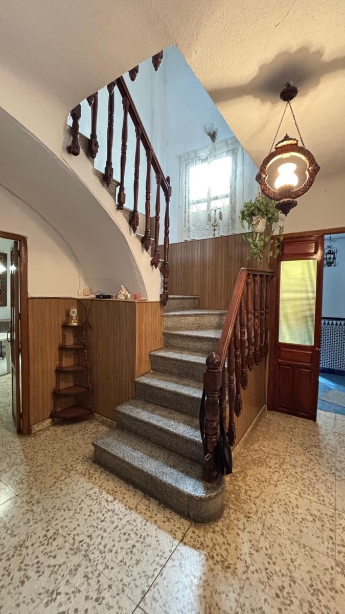 8 bedroom Townhouse for sale in Padul - € 185,000 (Ref: 9815846)