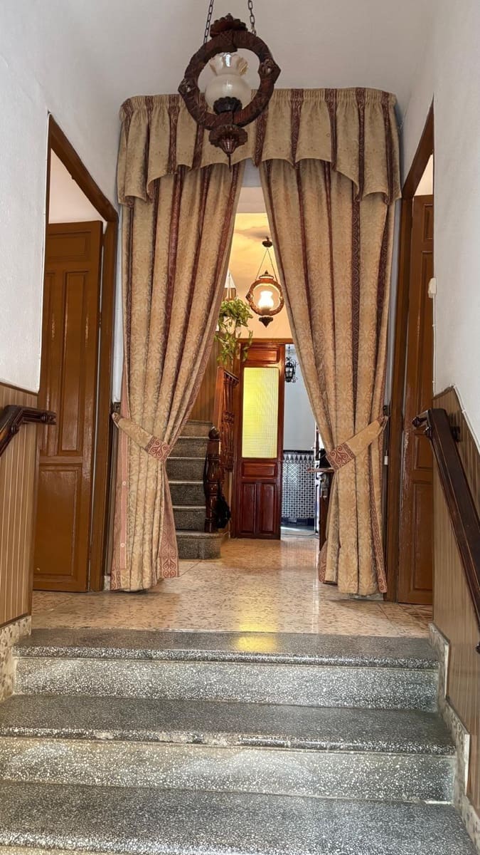 8 bedroom Townhouse for sale in Padul - € 185,000 (Ref: 9815846)