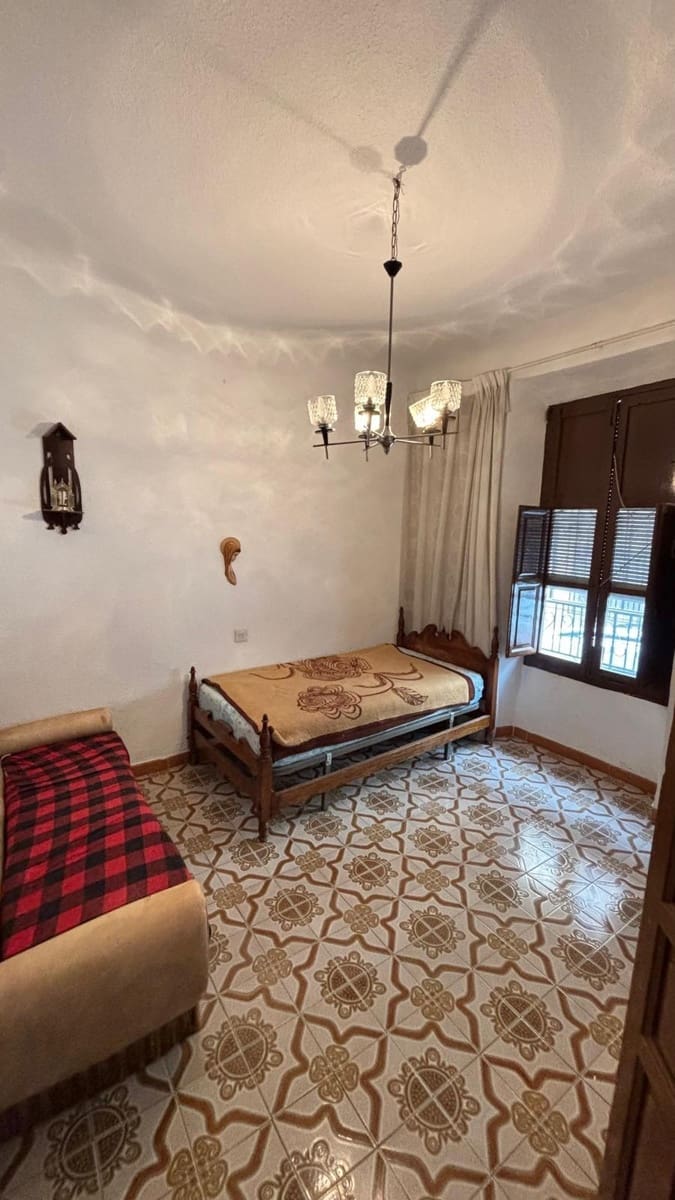 8 bedroom Townhouse for sale in Padul - € 185,000 (Ref: 9815846)
