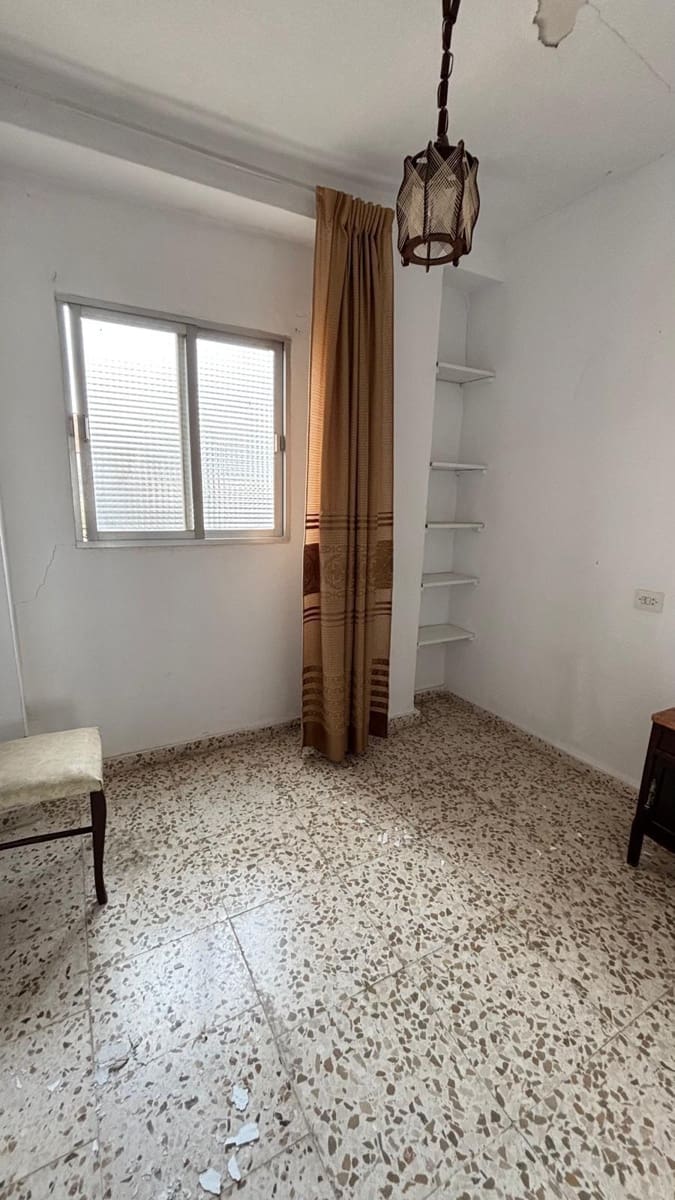 8 bedroom Townhouse for sale in Padul - € 185,000 (Ref: 9815846)