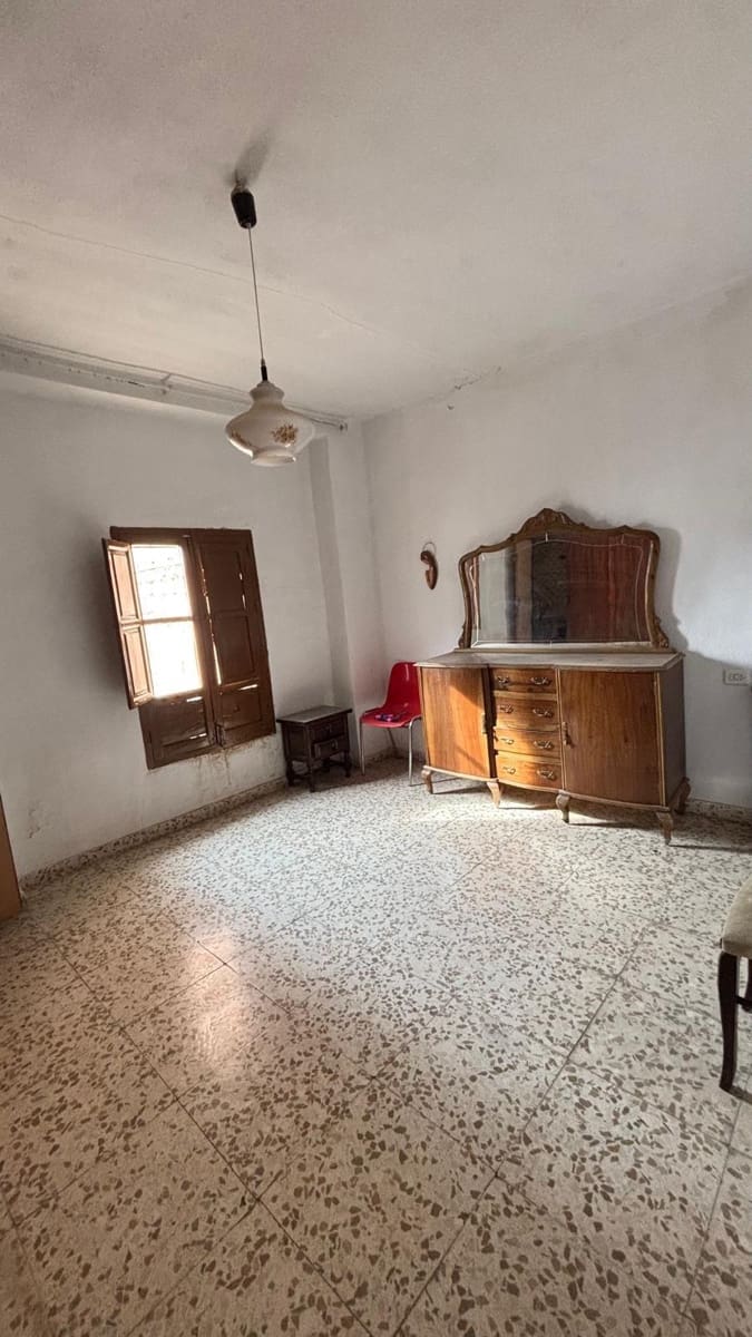 8 bedroom Townhouse for sale in Padul - € 185,000 (Ref: 9815846)