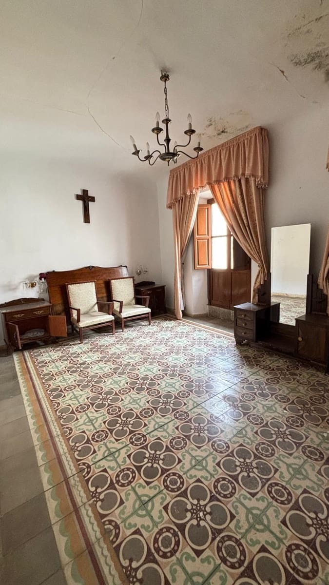 8 bedroom Townhouse for sale in Padul - € 185,000 (Ref: 9815846)