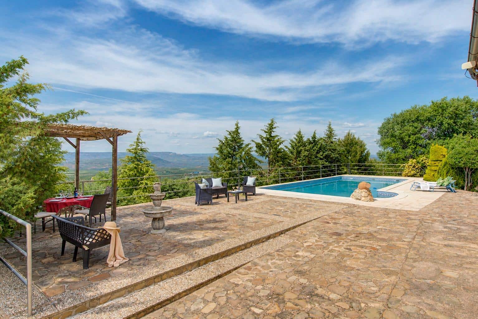 4 bedroom Villa for sale in Cazorla with pool garage - € 554,900 (Ref: 9831358)