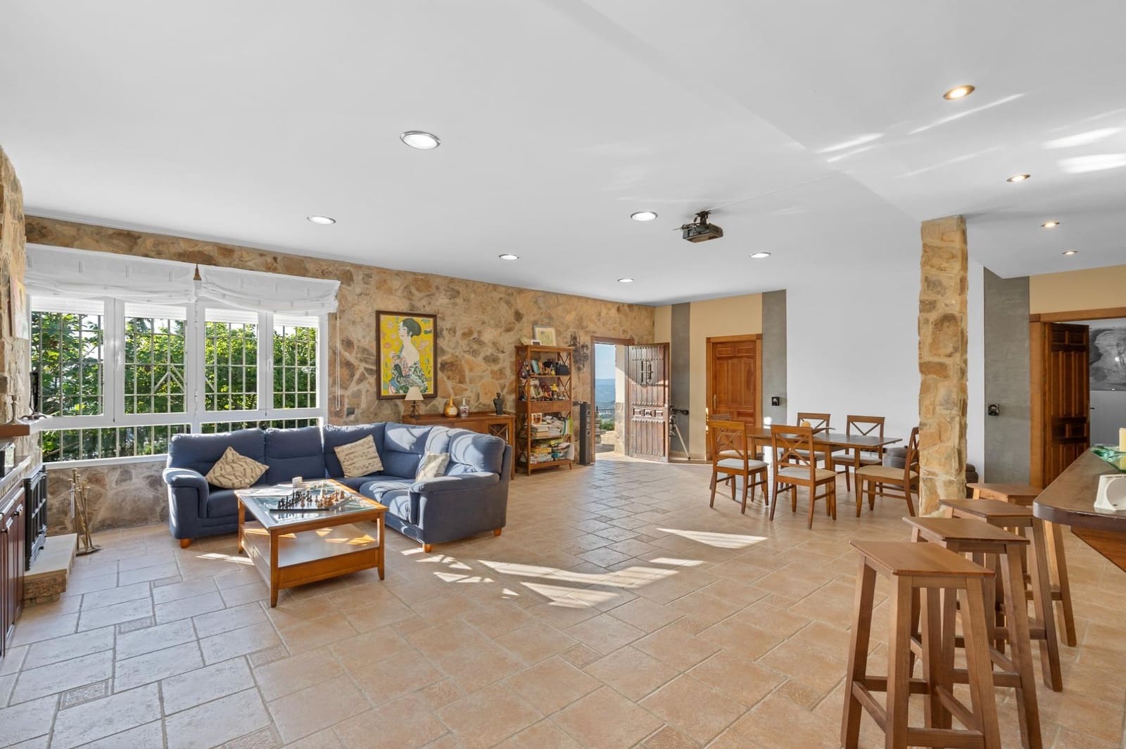 4 bedroom Villa for sale in Cazorla with pool garage - € 554,900 (Ref: 9831358)