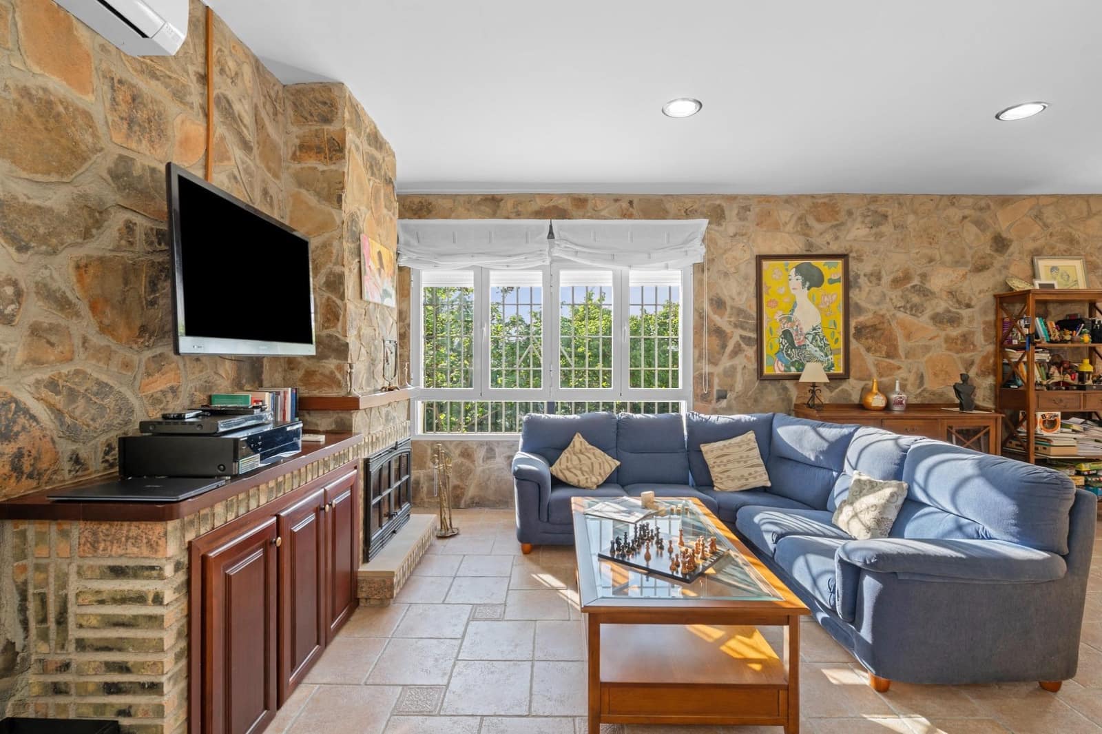 4 bedroom Villa for sale in Cazorla with pool garage - € 554,900 (Ref: 9831358)