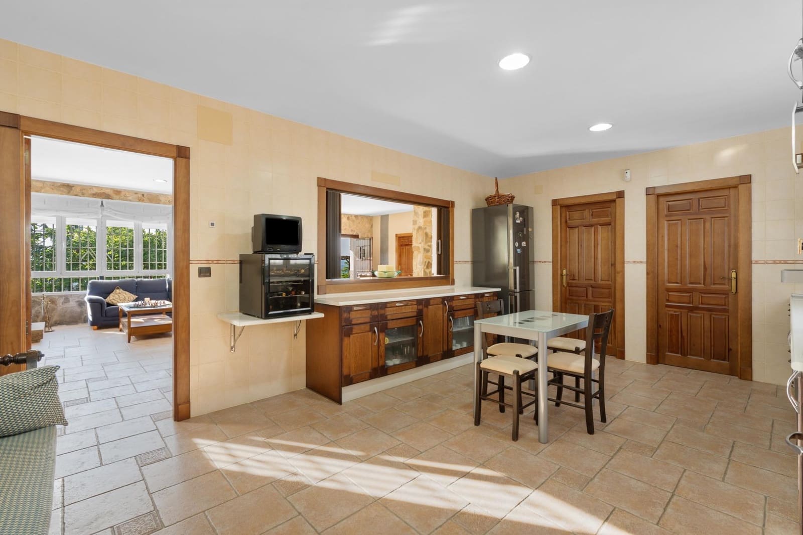 4 bedroom Villa for sale in Cazorla with pool garage - € 554,900 (Ref: 9831358)