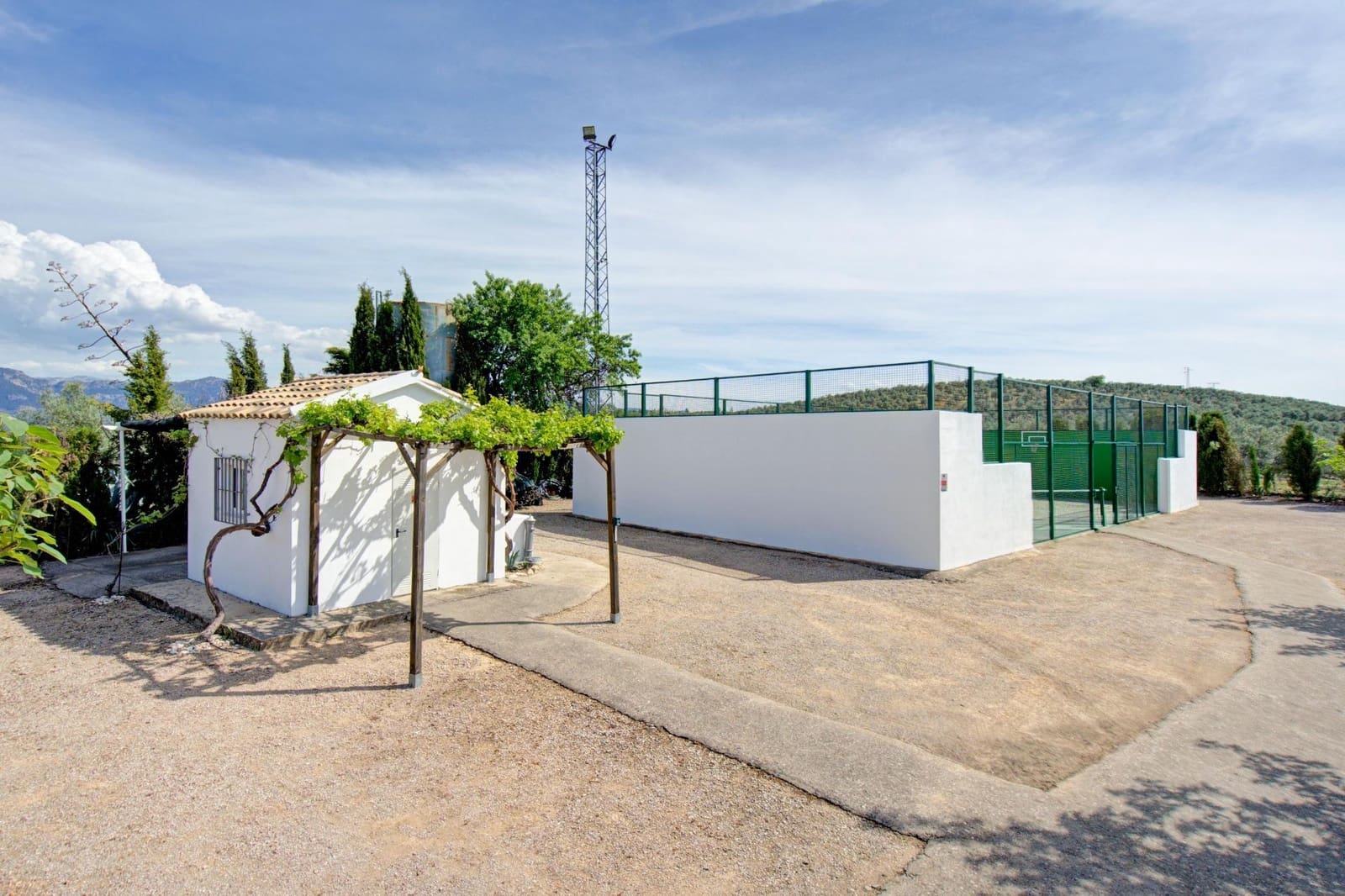 4 bedroom Villa for sale in Cazorla with pool garage - € 554,900 (Ref: 9831358)