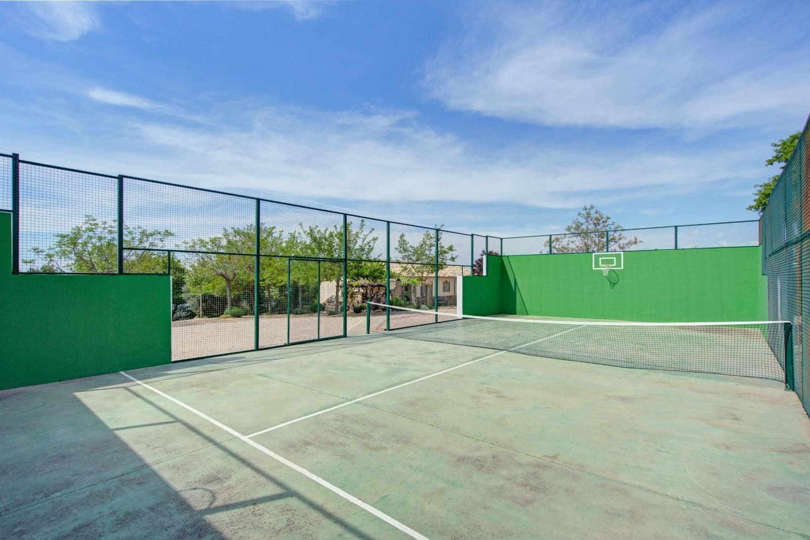 4 bedroom Villa for sale in Cazorla with pool garage - € 554,900 (Ref: 9831358)