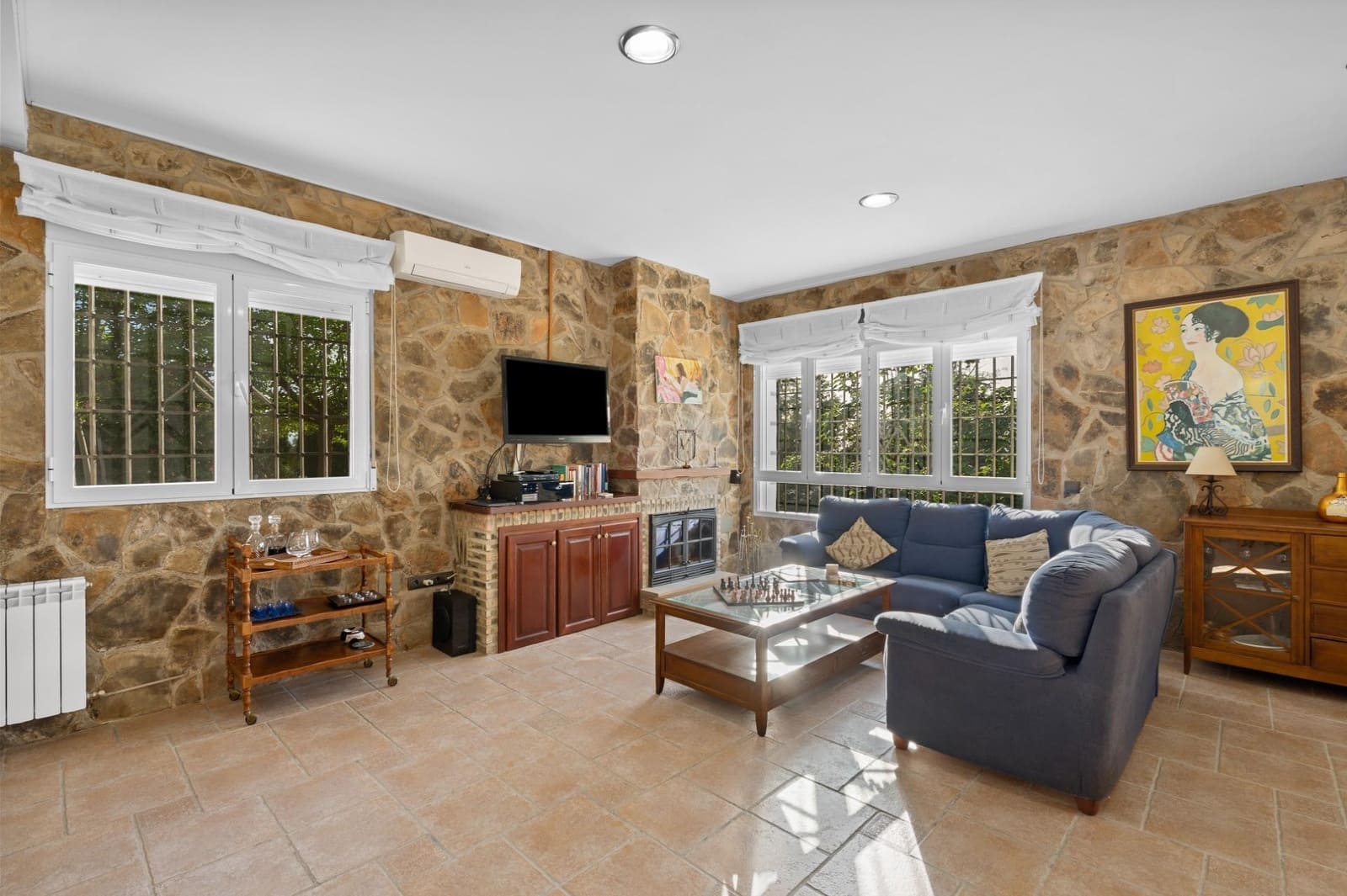 4 bedroom Villa for sale in Cazorla with pool garage - € 554,900 (Ref: 9831358)