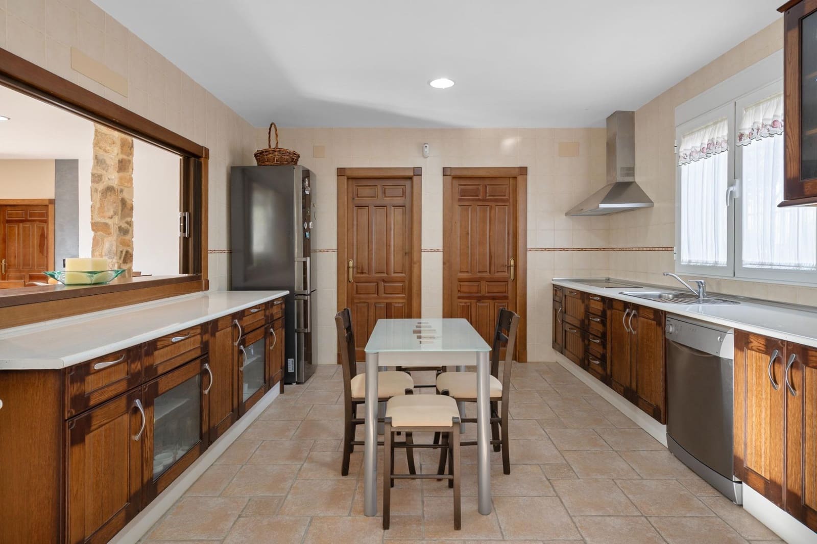 4 bedroom Villa for sale in Cazorla with pool garage - € 554,900 (Ref: 9831358)