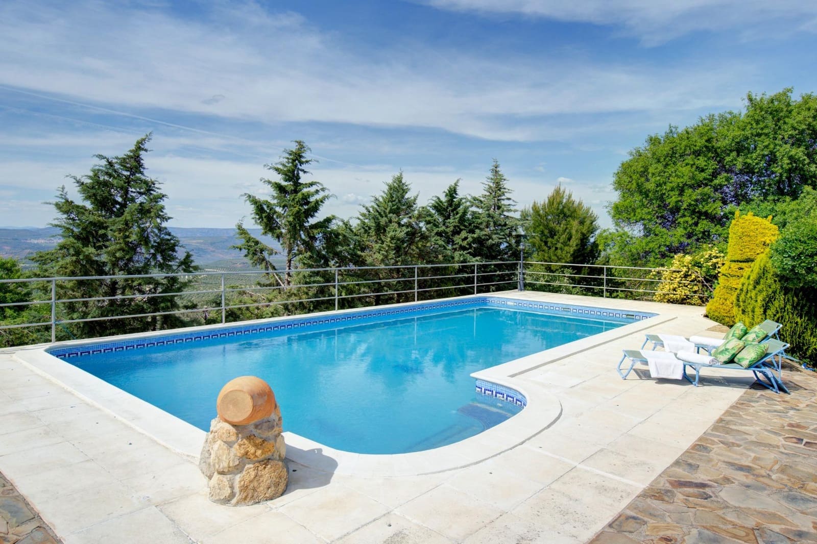 4 bedroom Villa for sale in Cazorla with pool garage - € 554,900 (Ref: 9831358)