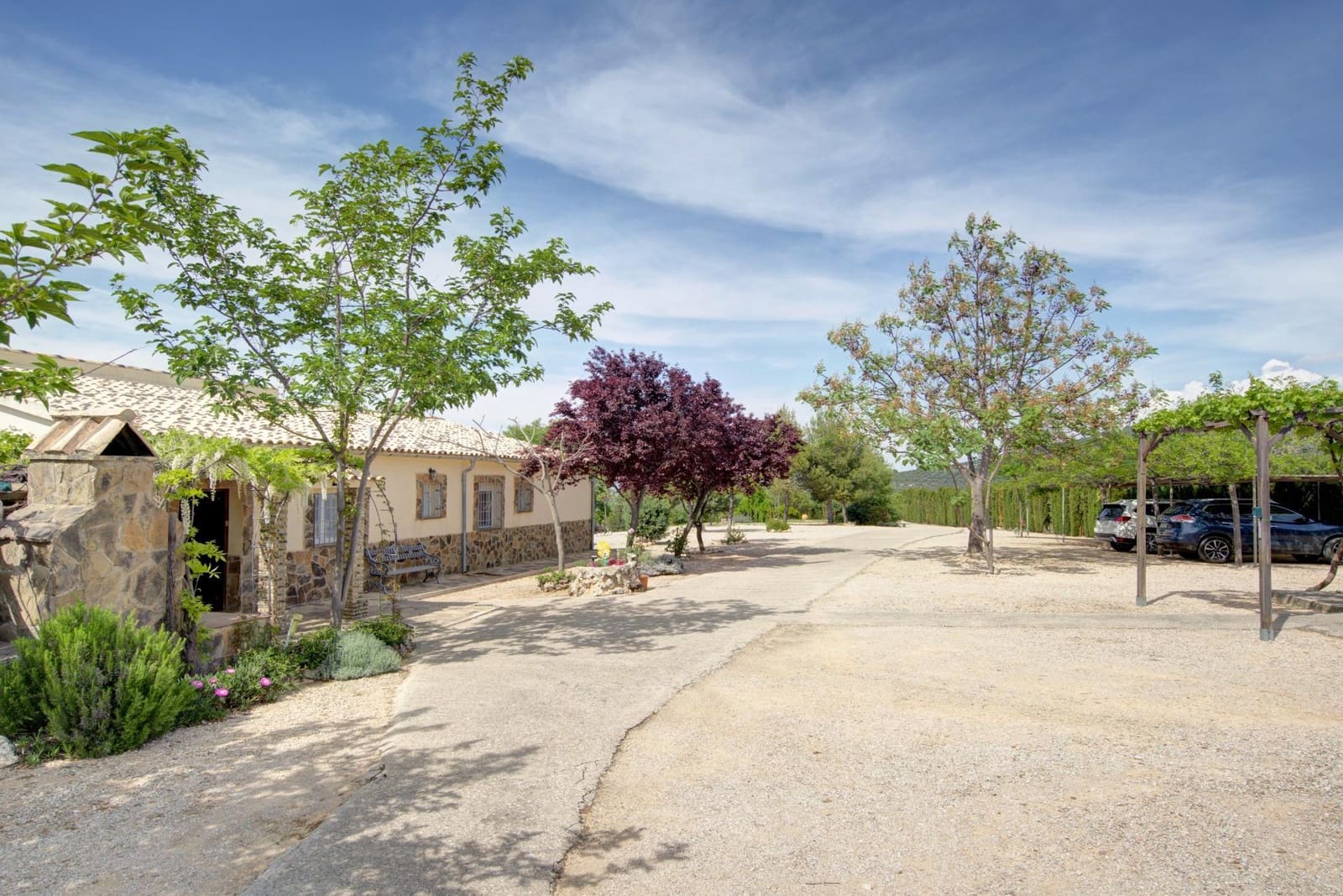 4 bedroom Villa for sale in Cazorla with pool garage - € 554,900 (Ref: 9831358)
