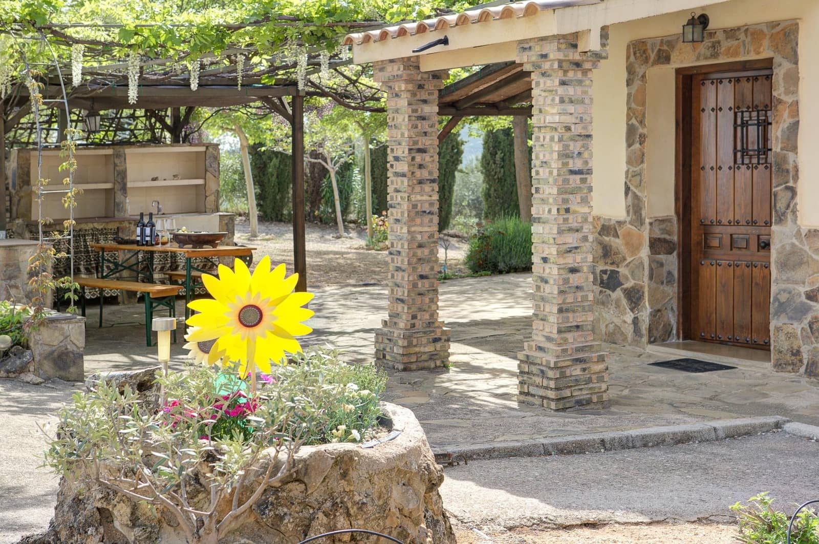 4 bedroom Villa for sale in Cazorla with pool garage - € 554,900 (Ref: 9831358)