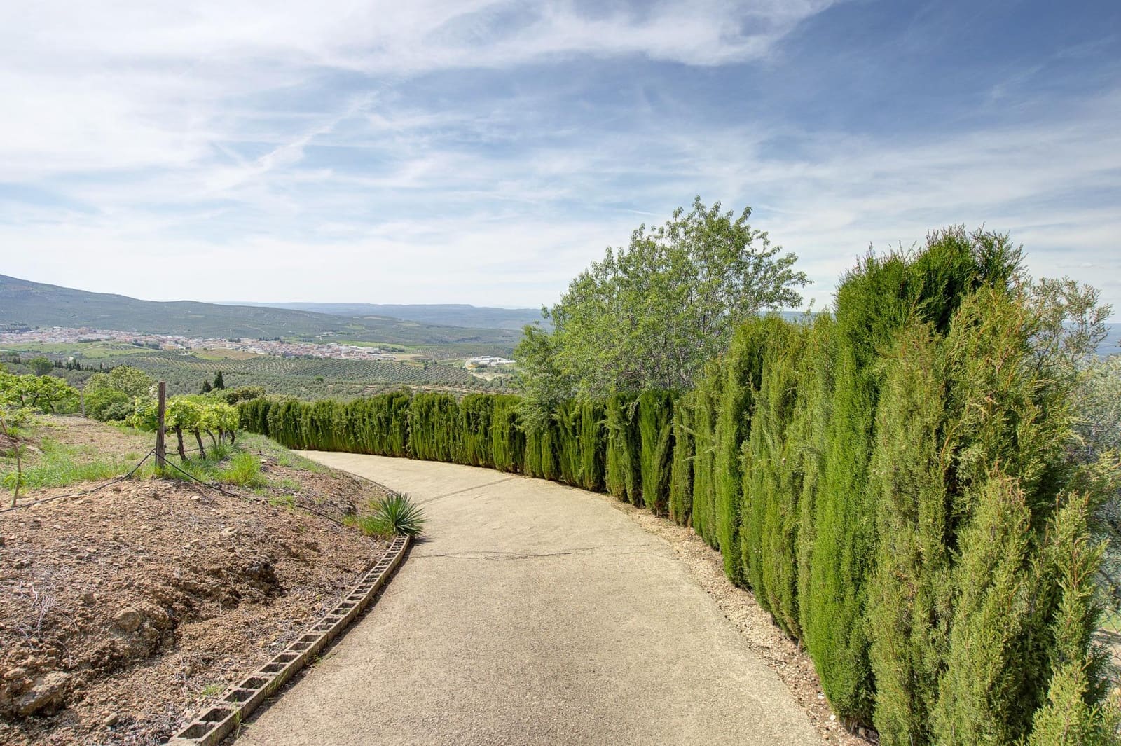 4 bedroom Villa for sale in Cazorla with pool garage - € 554,900 (Ref: 9831358)