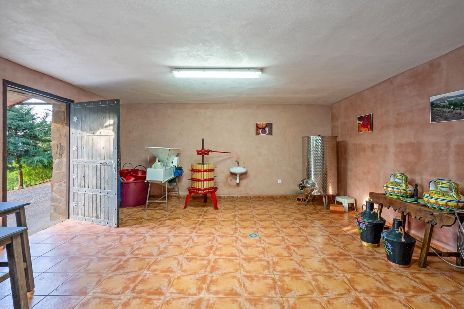 4 bedroom Villa for sale in Cazorla with pool garage - € 554,900 (Ref: 9831358)