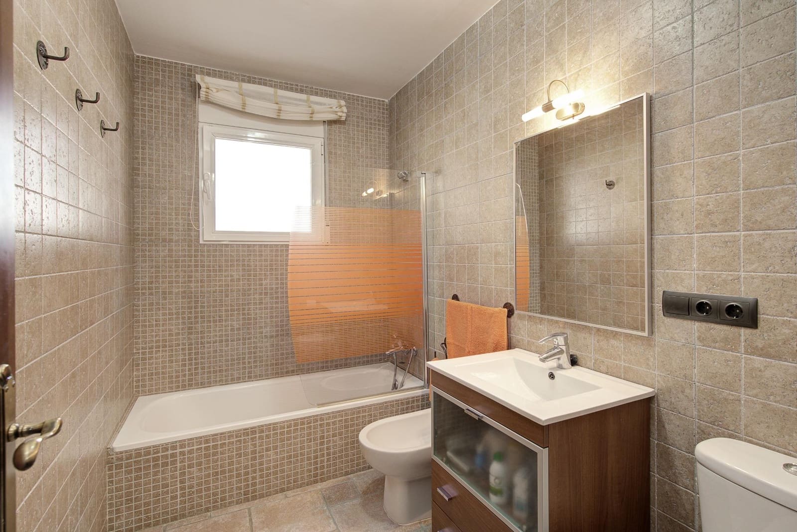 4 bedroom Villa for sale in Cazorla with pool garage - € 554,900 (Ref: 9831358)
