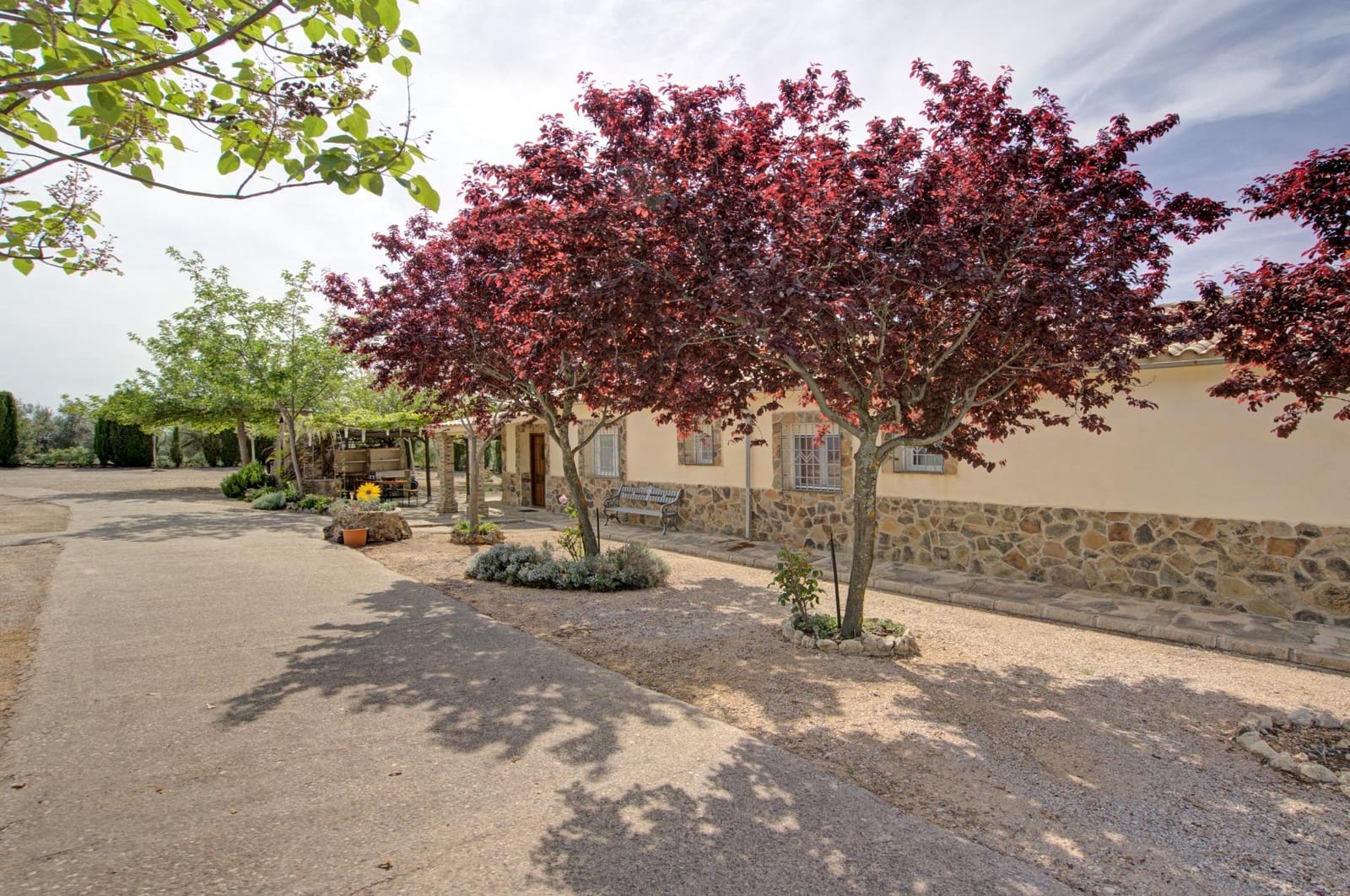 4 bedroom Villa for sale in Cazorla with pool garage - € 554,900 (Ref: 9831358)