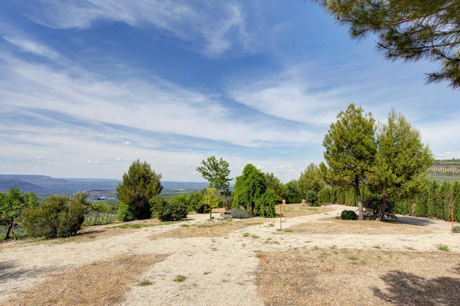 4 bedroom Villa for sale in Cazorla with pool garage - € 554,900 (Ref: 9831358)