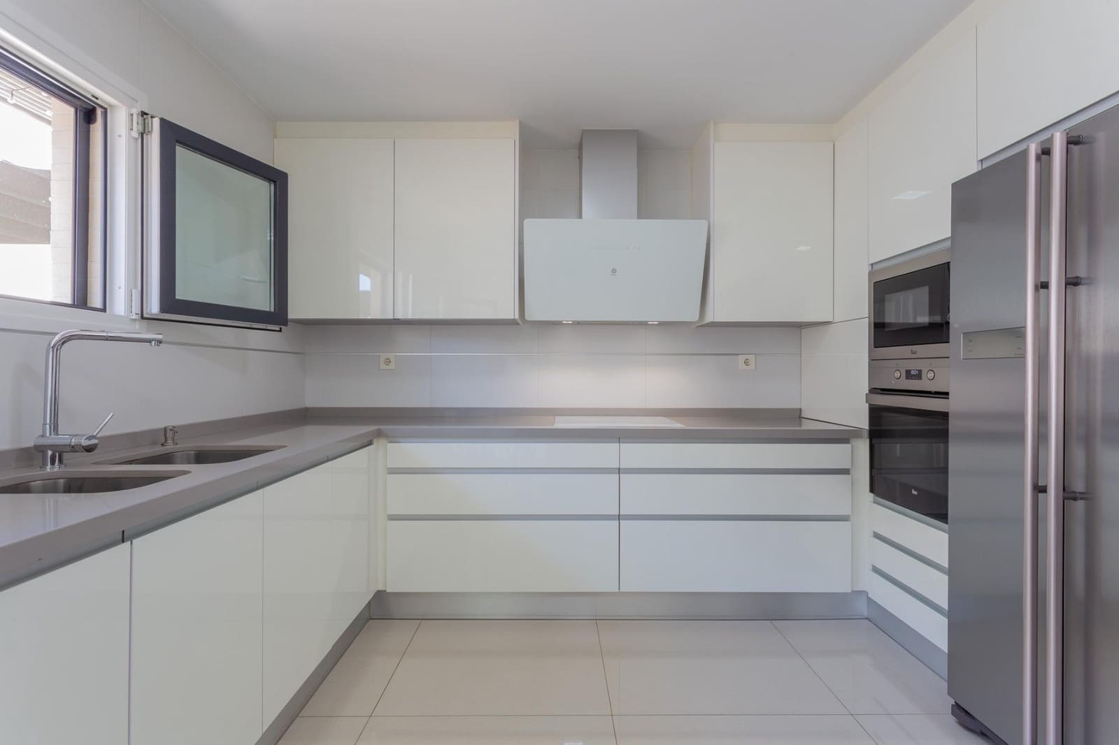 4 bedroom Terraced Villa for sale in Churriana de la Vega with garage - € 475,000 (Ref: 9868593)