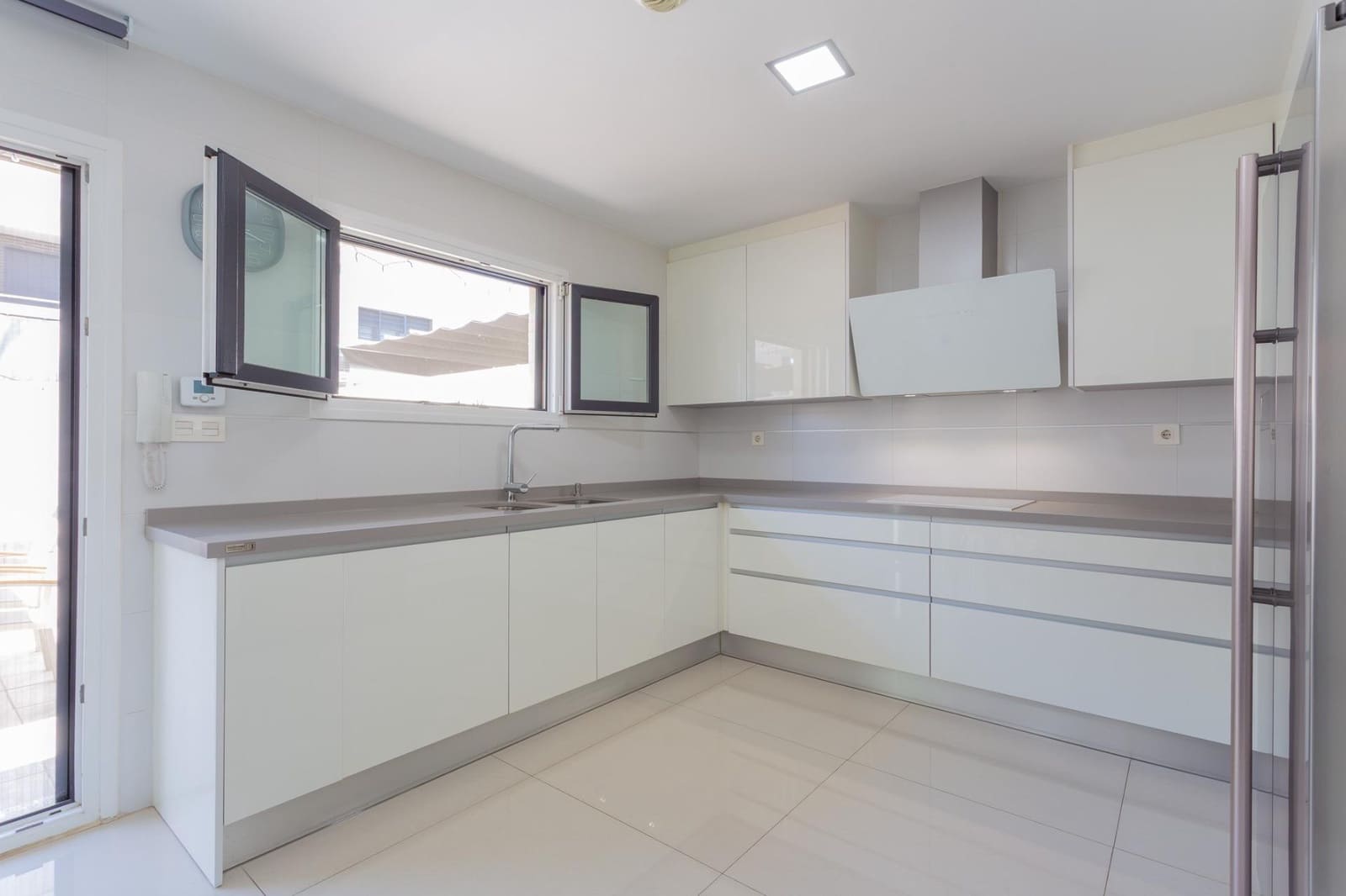 4 bedroom Terraced Villa for sale in Churriana de la Vega with garage - € 475,000 (Ref: 9868593)