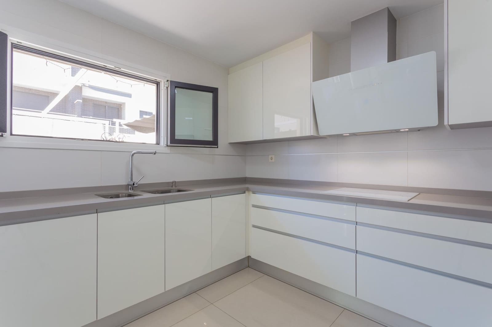 4 bedroom Terraced Villa for sale in Churriana de la Vega with garage - € 475,000 (Ref: 9868593)