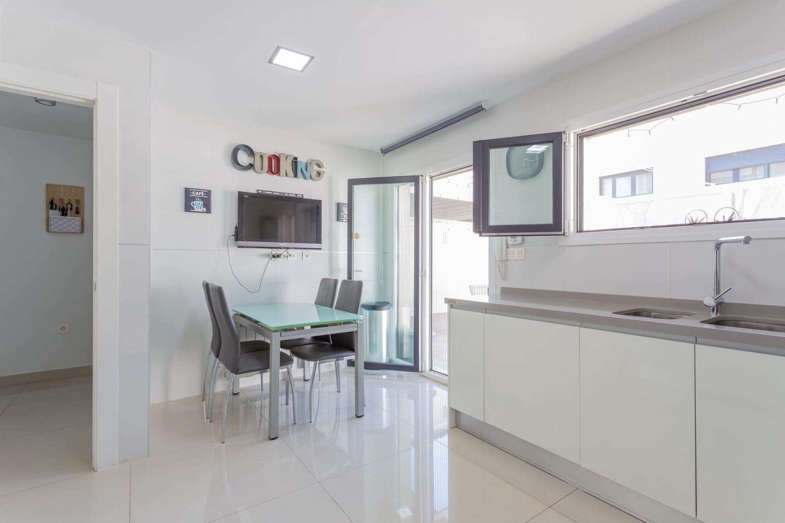 4 bedroom Terraced Villa for sale in Churriana de la Vega with garage - € 475,000 (Ref: 9868593)