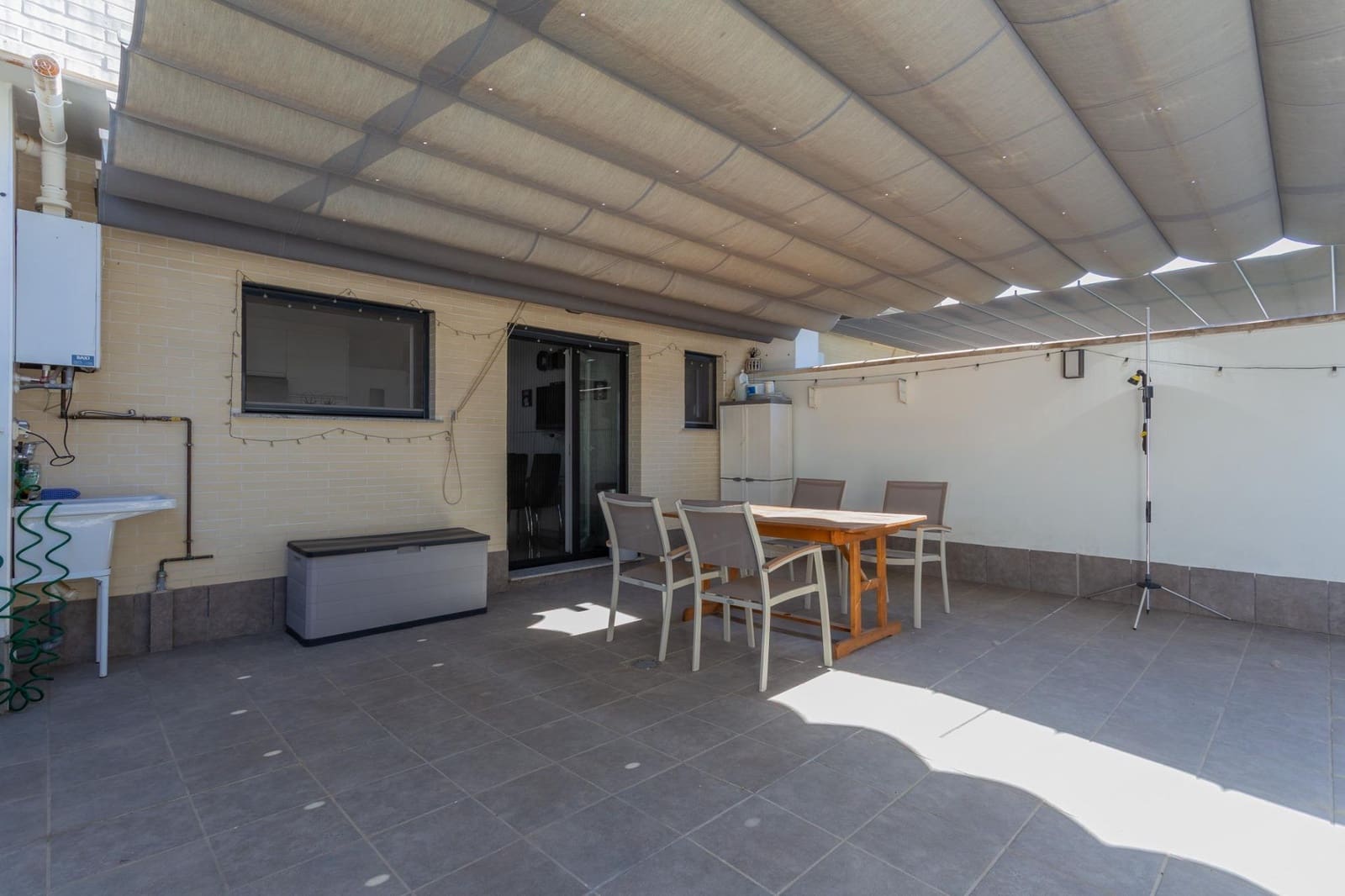 4 bedroom Terraced Villa for sale in Churriana de la Vega with garage - € 475,000 (Ref: 9868593)