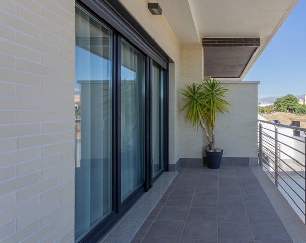 4 soveværelse Rækkehus til salg i Churriana de la Vega med garage - € 475.000 (Ref: 9868593)