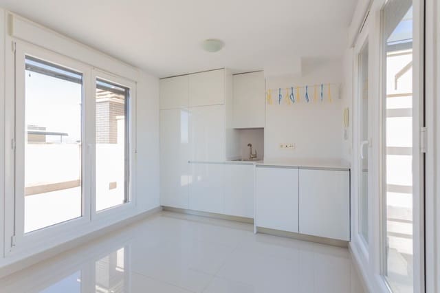 4 soveværelse Rækkehus til salg i Churriana de la Vega med garage - € 475.000 (Ref: 9868593)