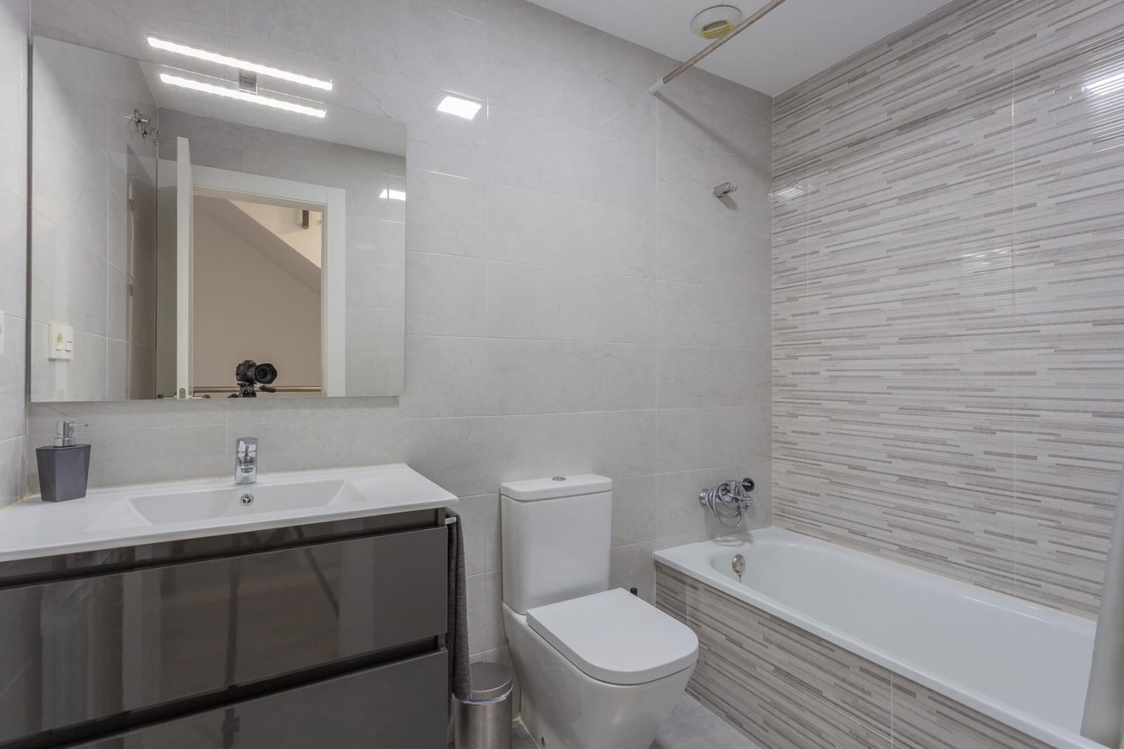 4 bedroom Terraced Villa for sale in Churriana de la Vega with garage - € 475,000 (Ref: 9868593)